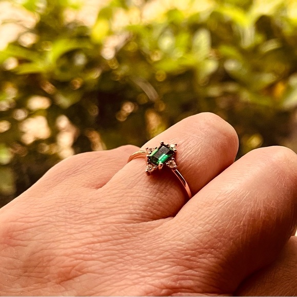 Emerald Rose Gold Minimalist Design Ring - Picture 1 of 6